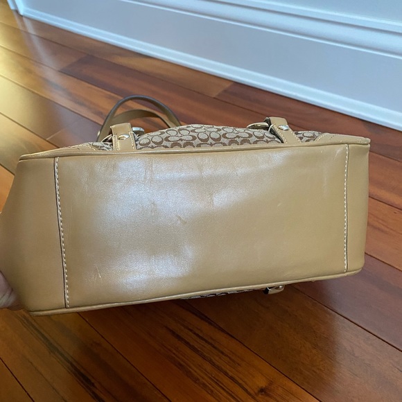 Coach authentic handbag - Picture 4 of 11